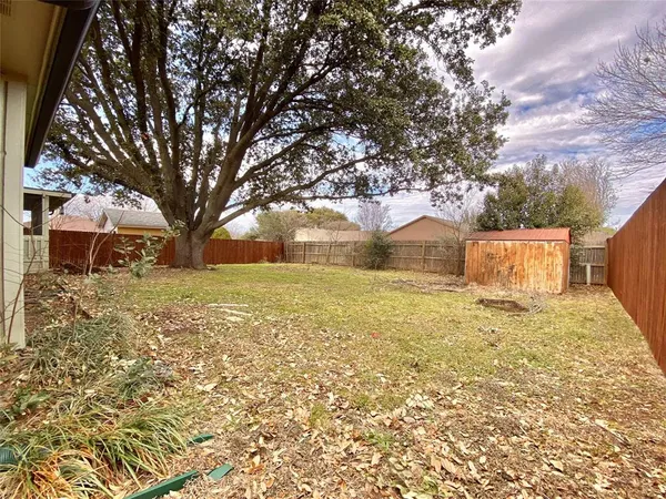 a view of a pathway with a backyard