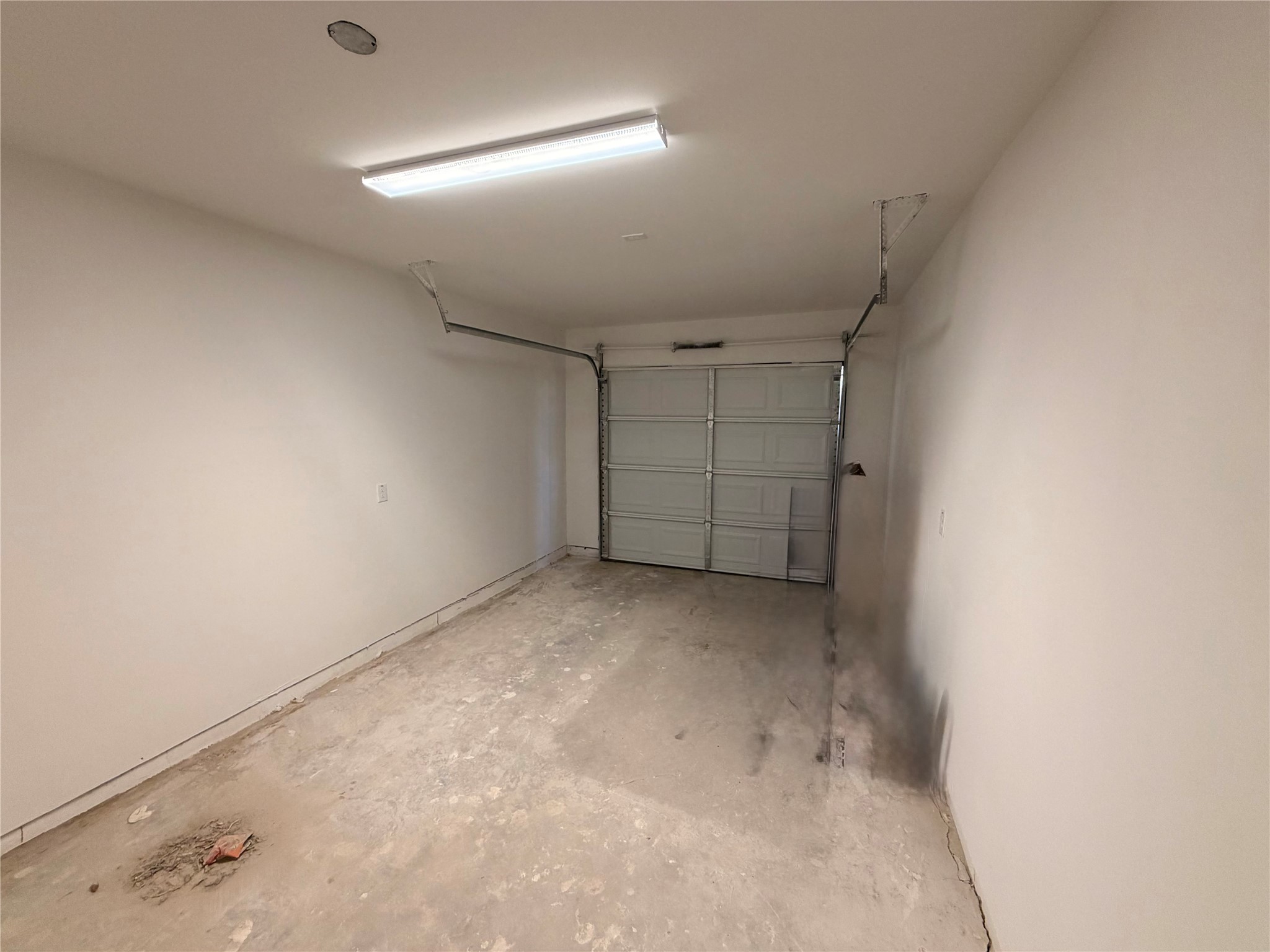 5842 Beldart Street Houston, TX 77033 - Photo 21 of 24 a view of a garage