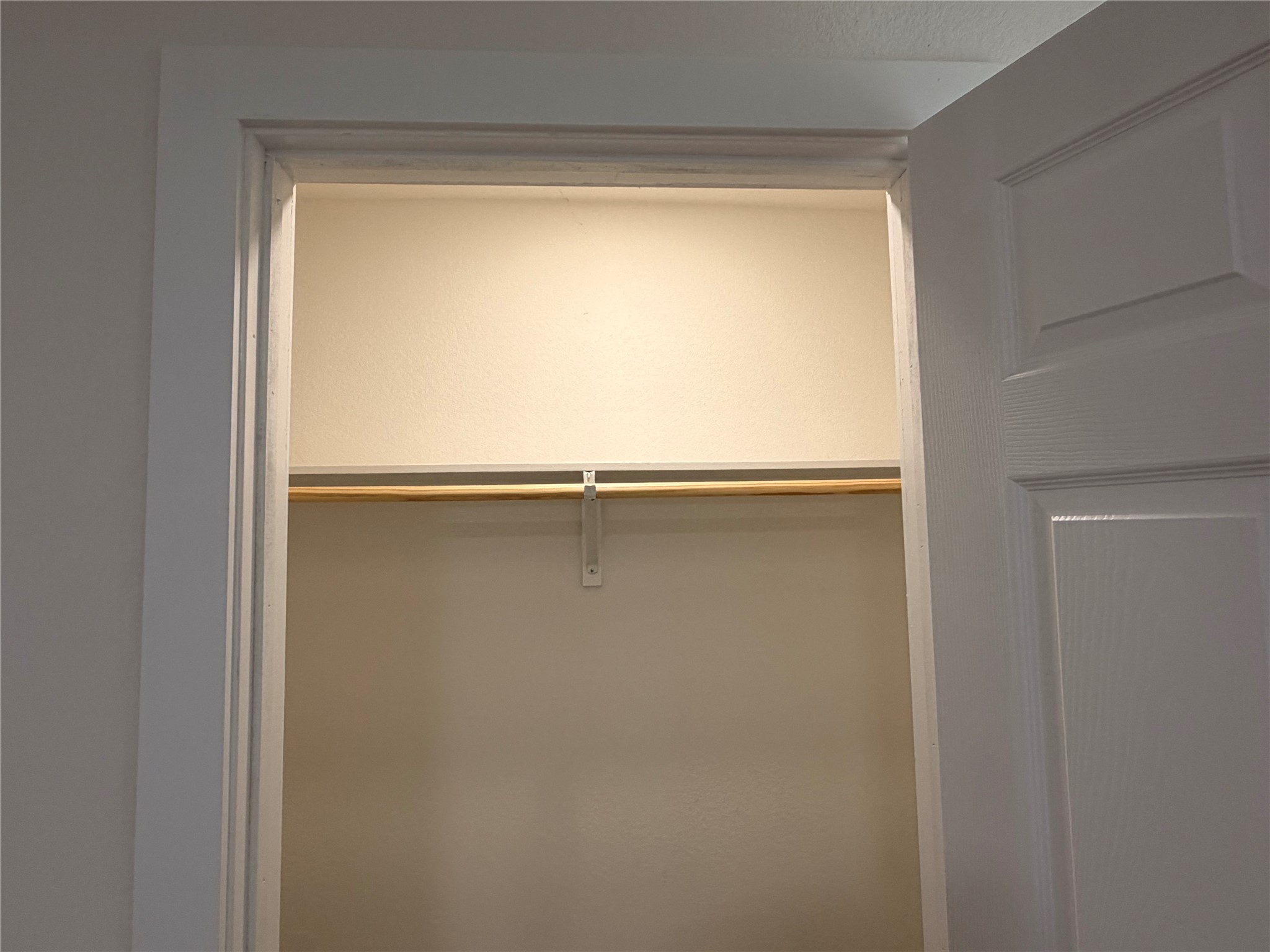 5842 Beldart Street Houston, TX 77033 - Photo 6 of 24 a close view of window in an empty room