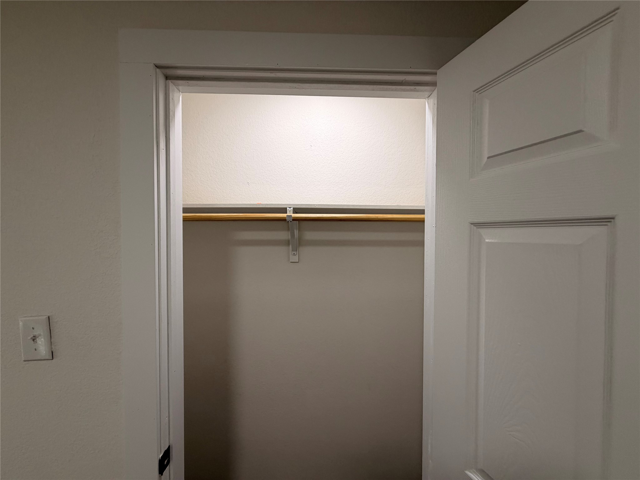 5842 Beldart Street Houston, TX 77033 - Photo 10 of 24 a view of window