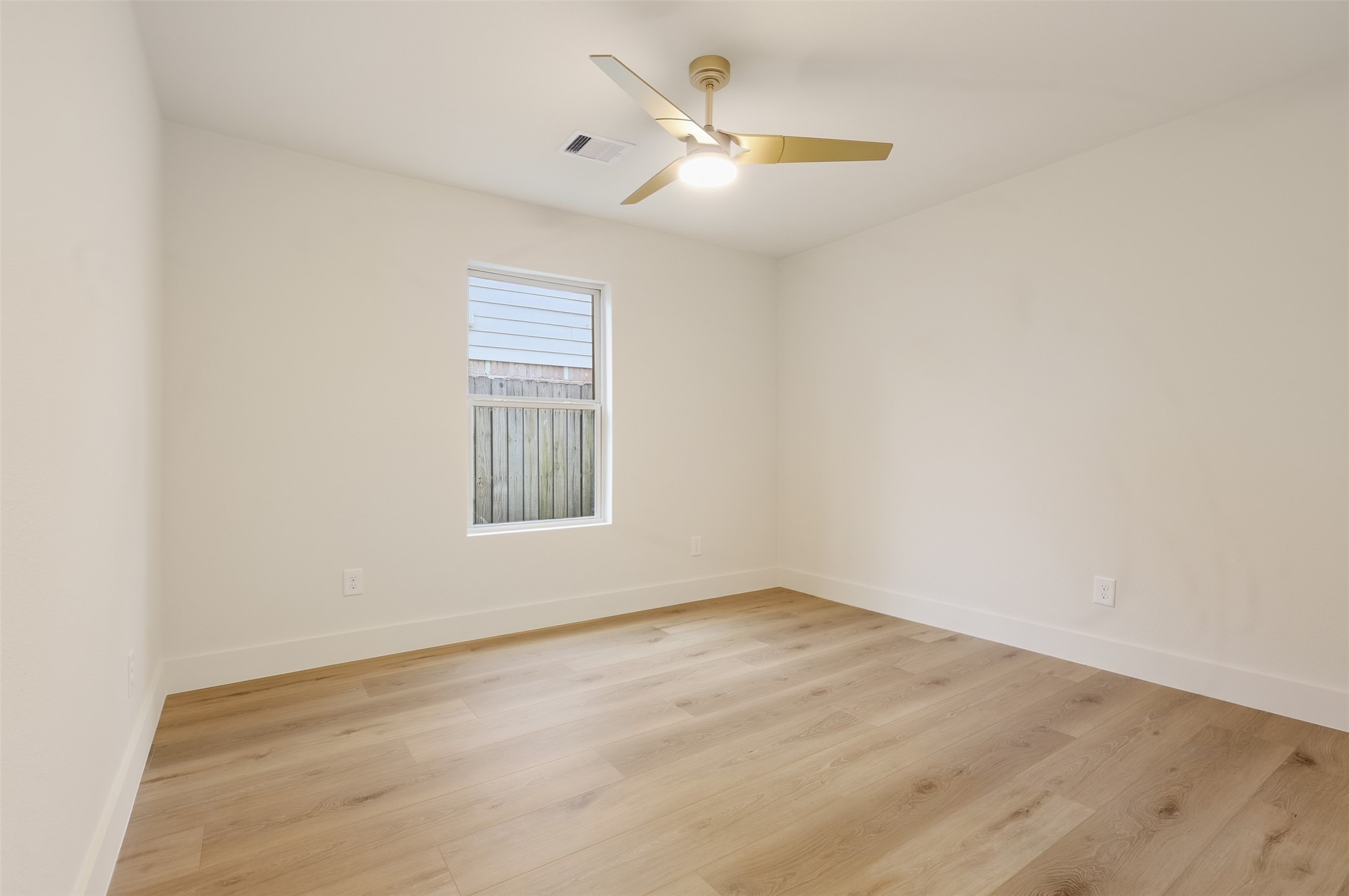 1031 Richelieu Lane Houston, TX 77018 - Photo 17 of 29 Middle guest bedroom