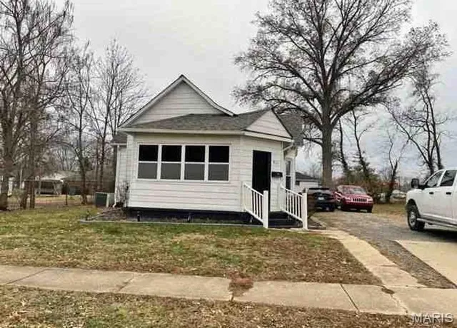 $75,000 | 875 Martin Luther King Junior Drive, Centralia, IL 62801
