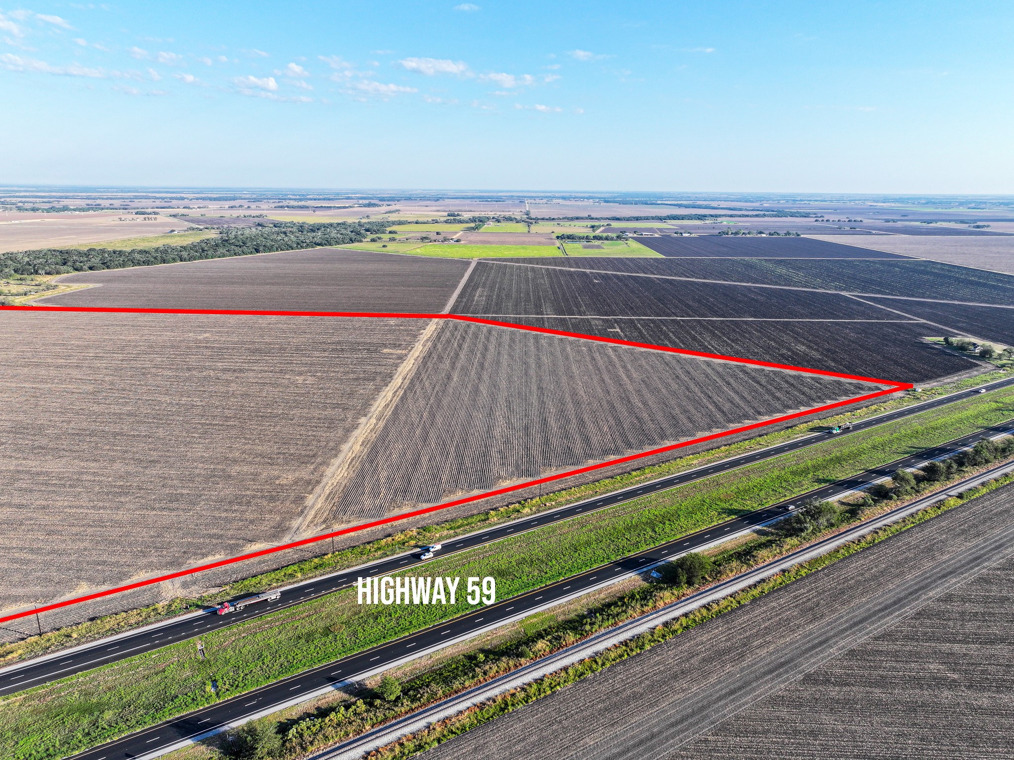 59 Us-59 Highway El Campo, TX 77437 - Photo 3 of 15 a view of a tennis ground with a wooden bridge