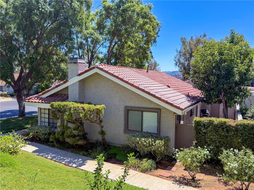929 Thistlegate Road Oak Park, CA 91377 - Photo 4 of 27 Gallery Image 4