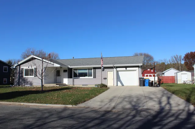 $199,900 | 318 4th Street Northwest, Blooming Prairie, MN 55917