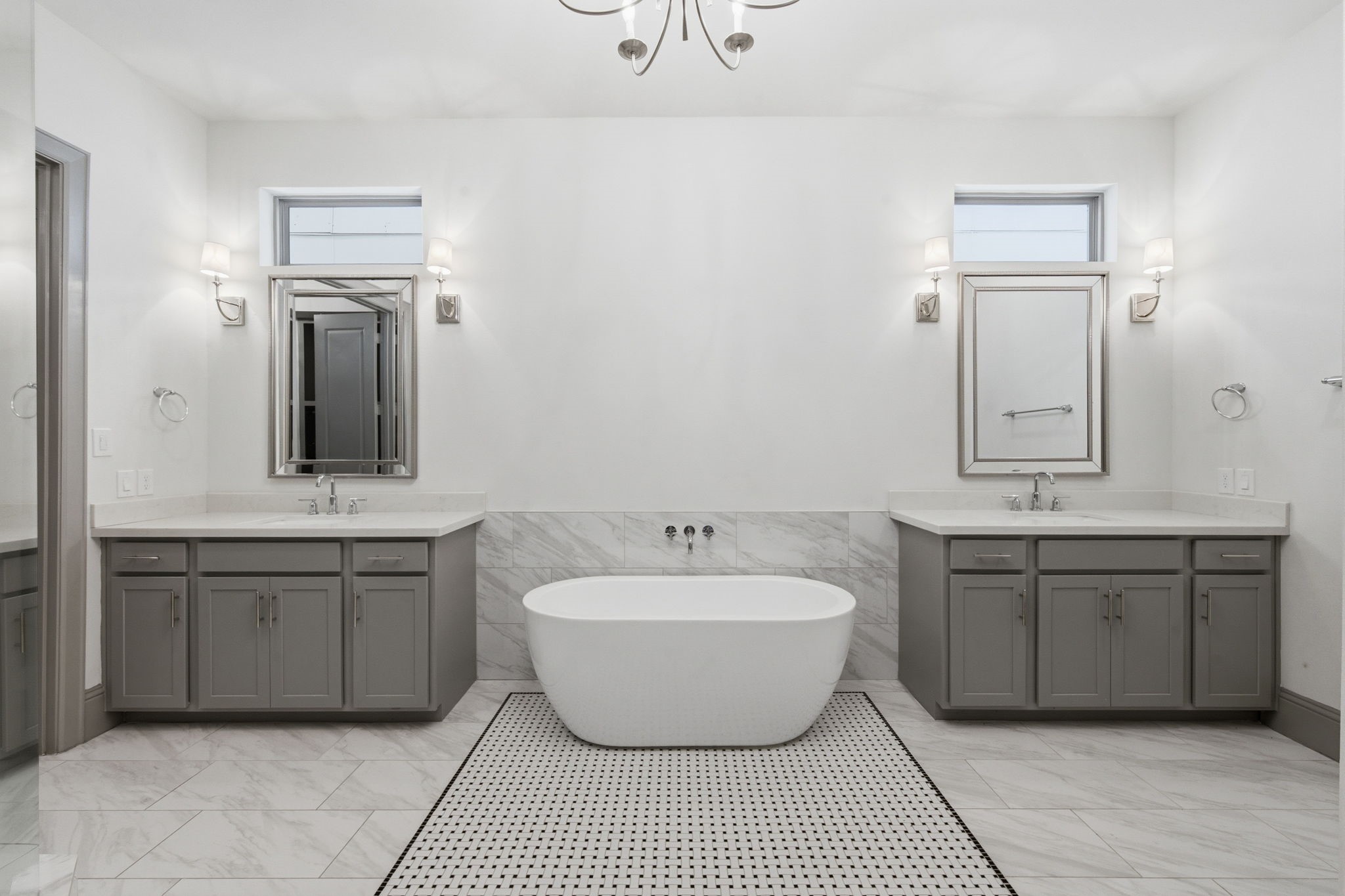 1906 West 25th Street Houston, TX 77008 - Photo 20 of 47 Two seperate large vanities