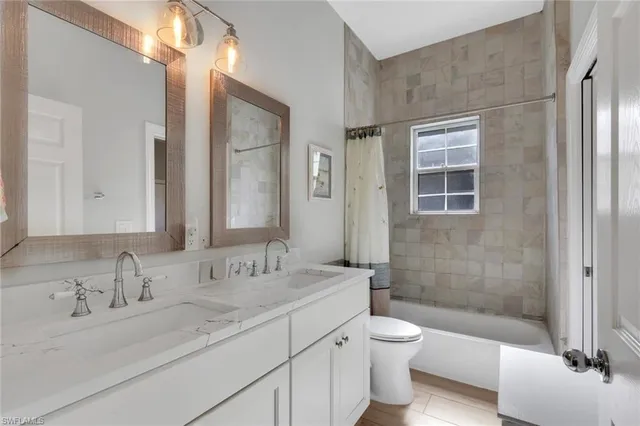 $660,000 | 870 Vistana Circle, Unit 52, Naples, FL 34119