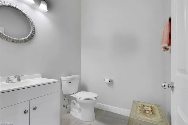 $660,000 | 870 Vistana Circle, Unit 52, Naples, FL 34119