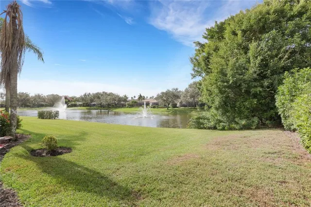 $660,000 | 870 Vistana Circle, Unit 52, Naples, FL 34119