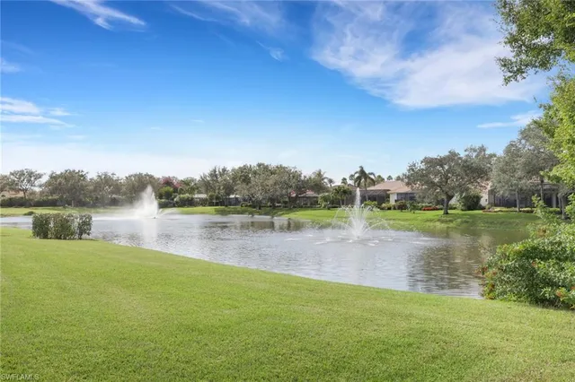 $660,000 | 870 Vistana Circle, Unit 52, Naples, FL 34119