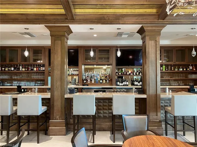 $660,000 | 870 Vistana Circle, Unit 52, Naples, FL 34119