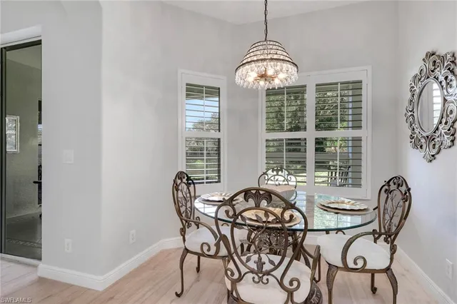 $660,000 | 870 Vistana Circle, Unit 52, Naples, FL 34119