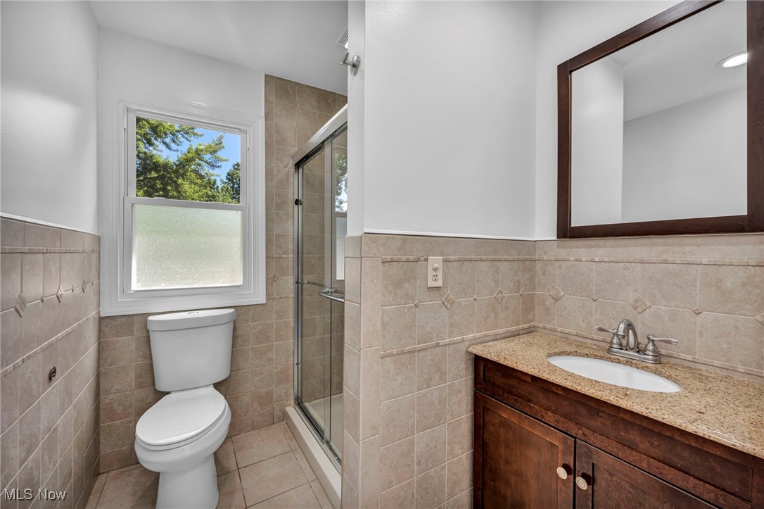 4650 Liberty Road South Euclid, OH 44121 - Photo 17 of 31 2nd Floor Full Bath