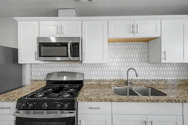 $1,395 | 2534 North 28th Street, Phoenix, AZ 85008