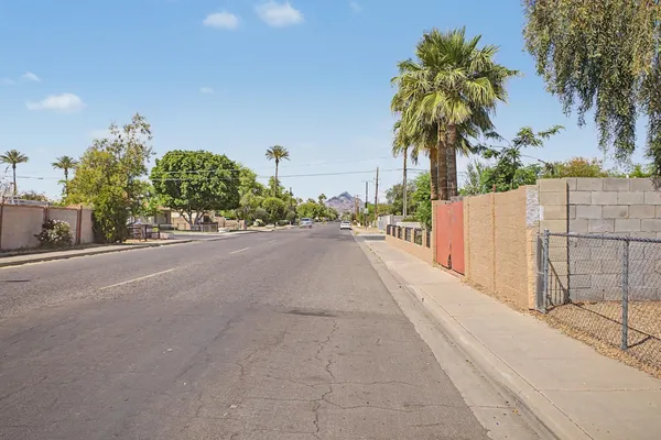 $1,395 | 2534 North 28th Street, Phoenix, AZ 85008