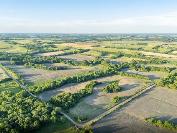 $1,048,550 | 250th Street, Gentry, MO 64453