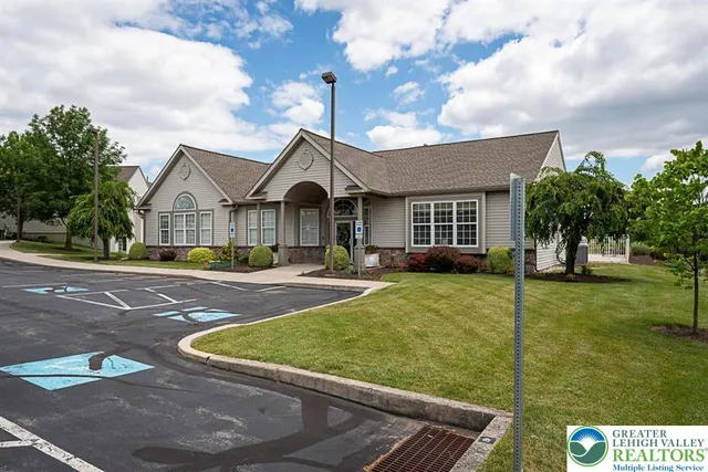 $525,000 | 2852 Donegal Drive, Lower Macungie Township, PA 18062