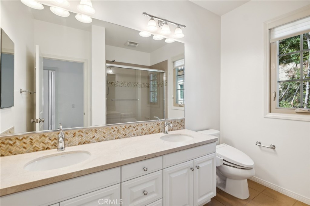 33 Bianco Irvine, CA 92618 - Photo 20 of 59