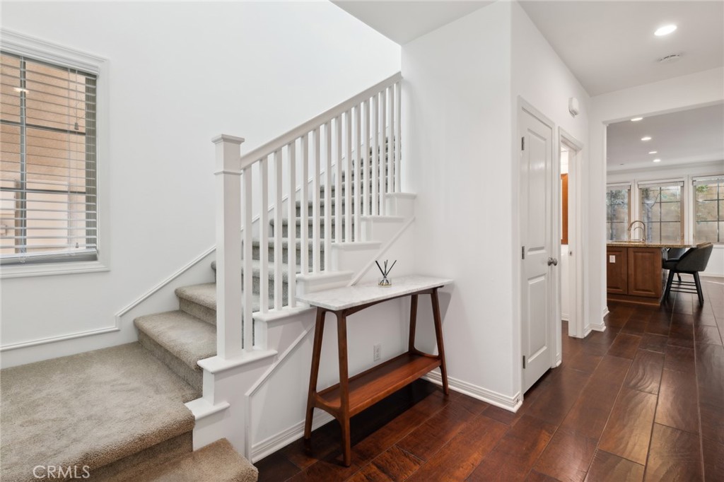 33 Bianco Irvine, CA 92618 - Photo 3 of 59