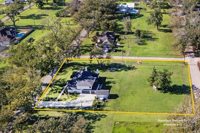a view of a big yard with a fountain
