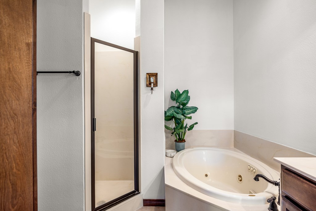 3801-12 Club House Road Kerrville, TX 78028 - Photo 16 of 23 a white bath tub with a window