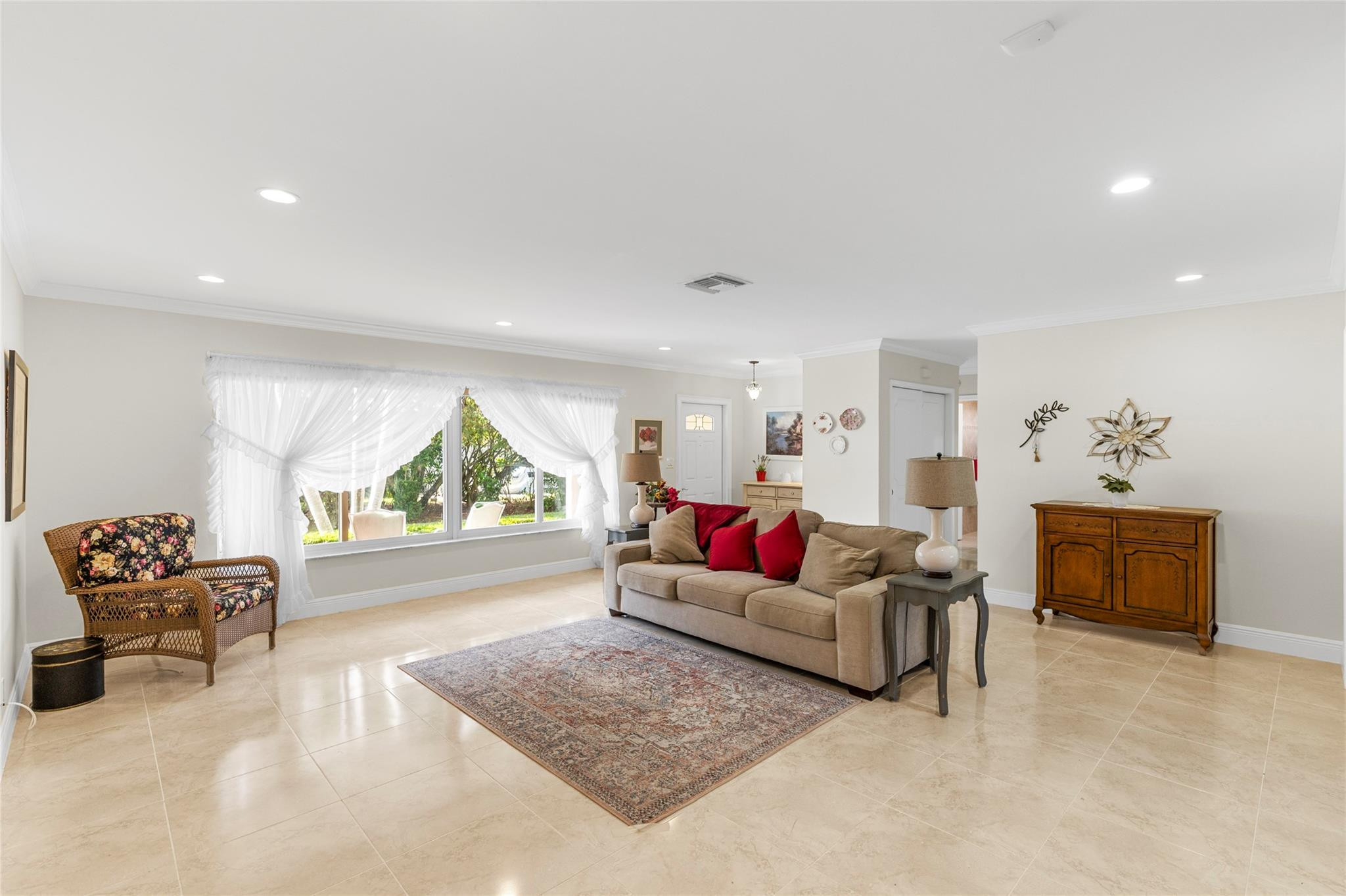 7237 East Tropical Way Plantation, FL 33317 - Photo 13 of 50 Large format updated tile flooring