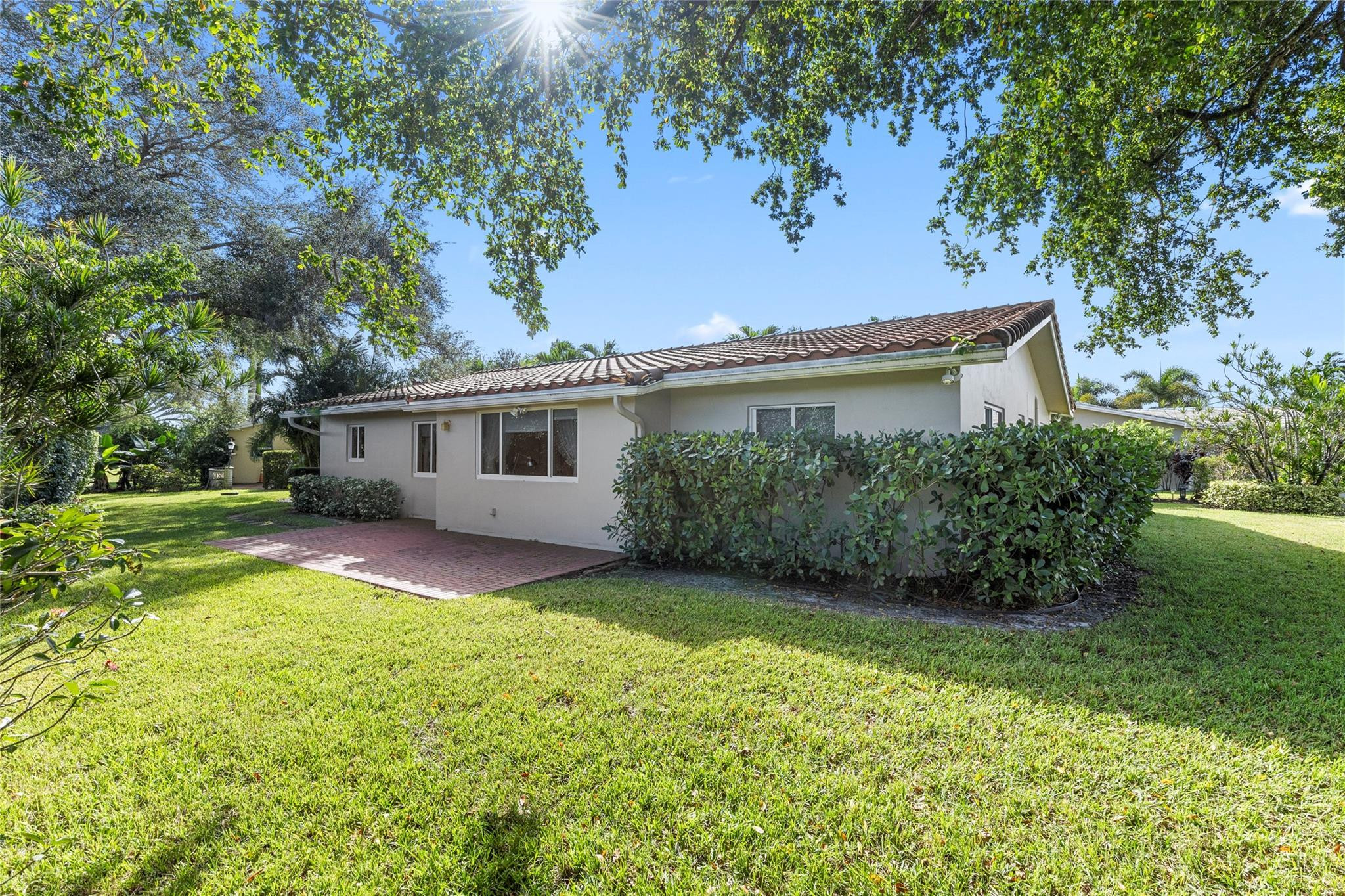7237 East Tropical Way Plantation, FL 33317 - Photo 47 of 50 Side yard - side yard patio w/ pavers