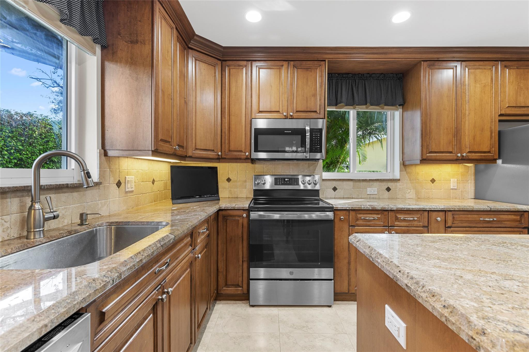 7237 East Tropical Way Plantation, FL 33317 - Photo 6 of 50 Photo 6