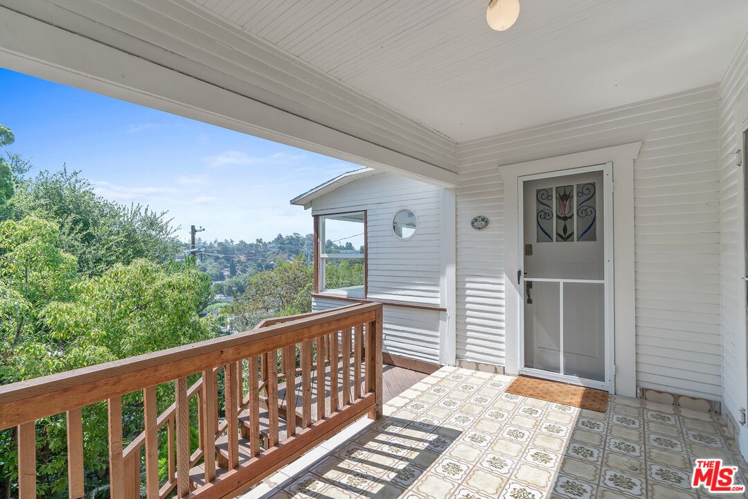 2117 Vestal Avenue Los Angeles, CA 90026 - Photo 5 of 26 a balcony with view of outdoor space