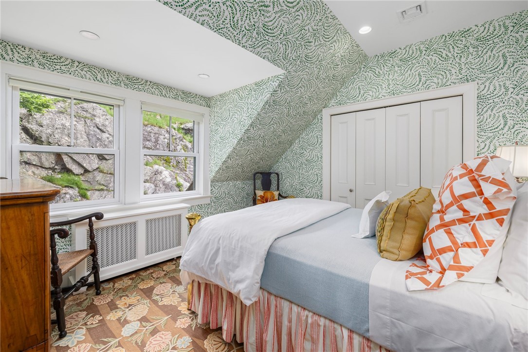 33 Beacon Hill Road Newport, RI 02840 - Photo 20 of 34