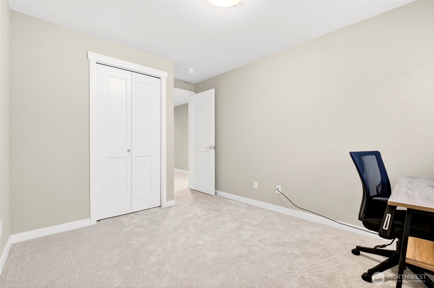 22925 79th Place West, Unit B Edmonds, WA 98026 - Photo 28 of 39 a view of a workspace with furniture