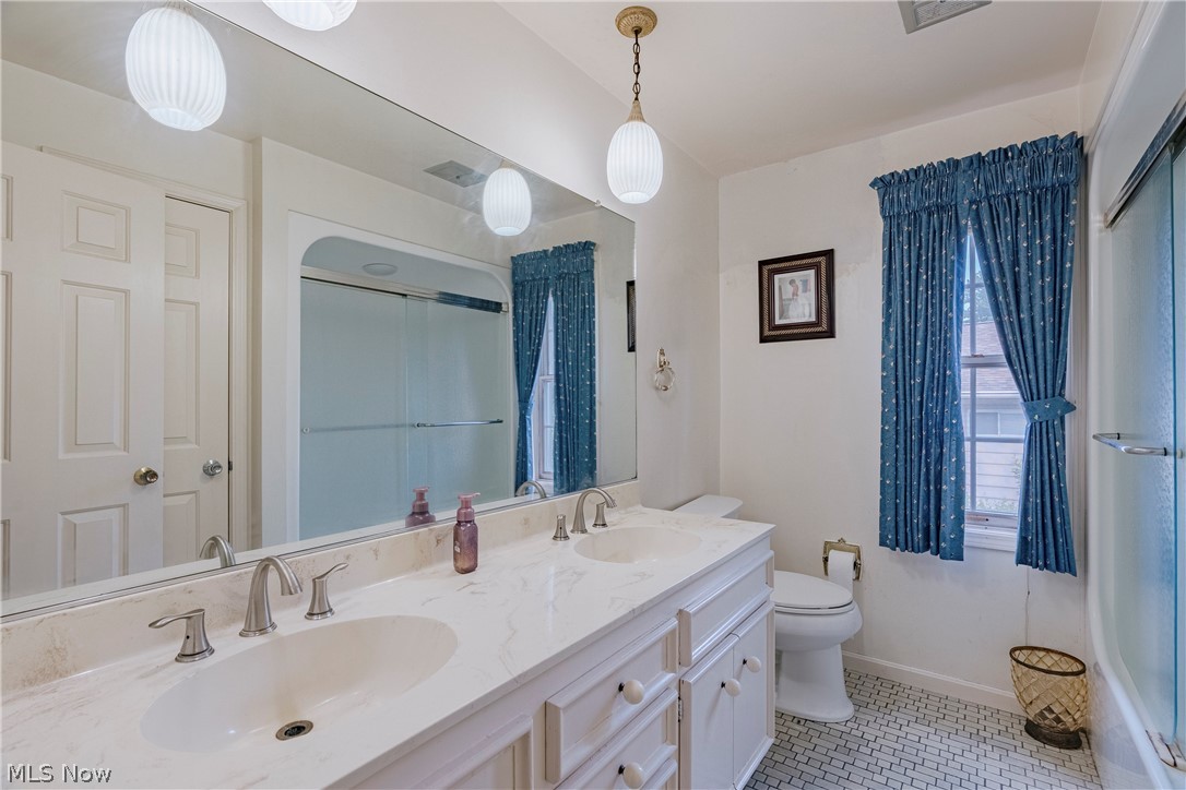 477 Snavely Road Cleveland, OH 44143 - Photo 17 of 35