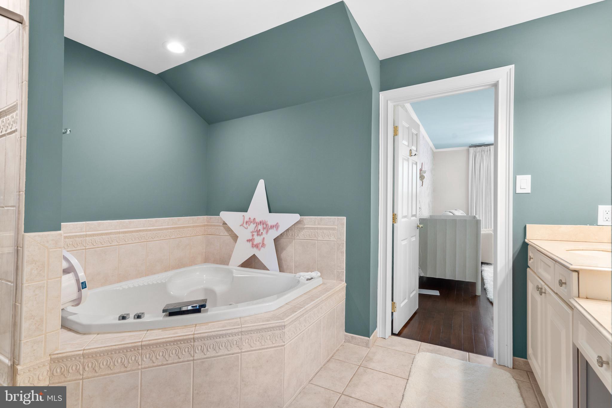 7 Dutchtown Road Voorhees, NJ 08043 - Photo 45 of 68 Jack and Jill Bathroom Upstairs