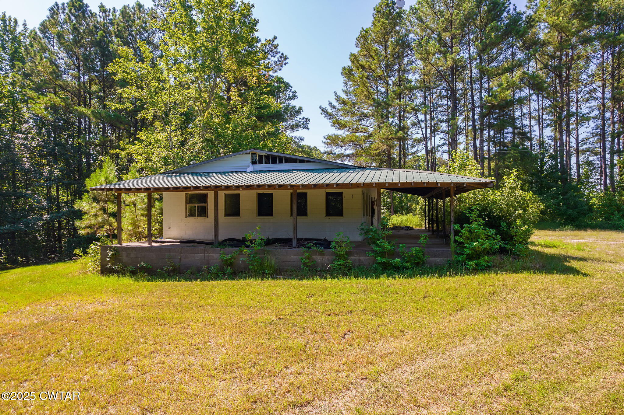 0 Leach Road Huntingdon, TN 38344 - Photo 20 of 30 a view of a house with swimming pool and a yard
