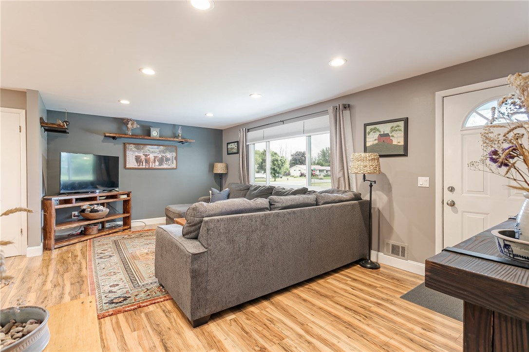 8 Friel Road Henrietta, NY 14623 - Photo 4 of 25