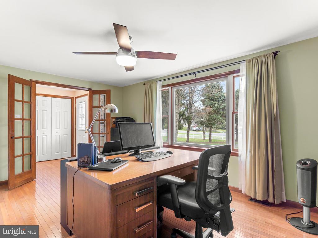 18122 Cashell Road Rockville, MD 20853 - Photo 8 of 58 Gallery Image 8