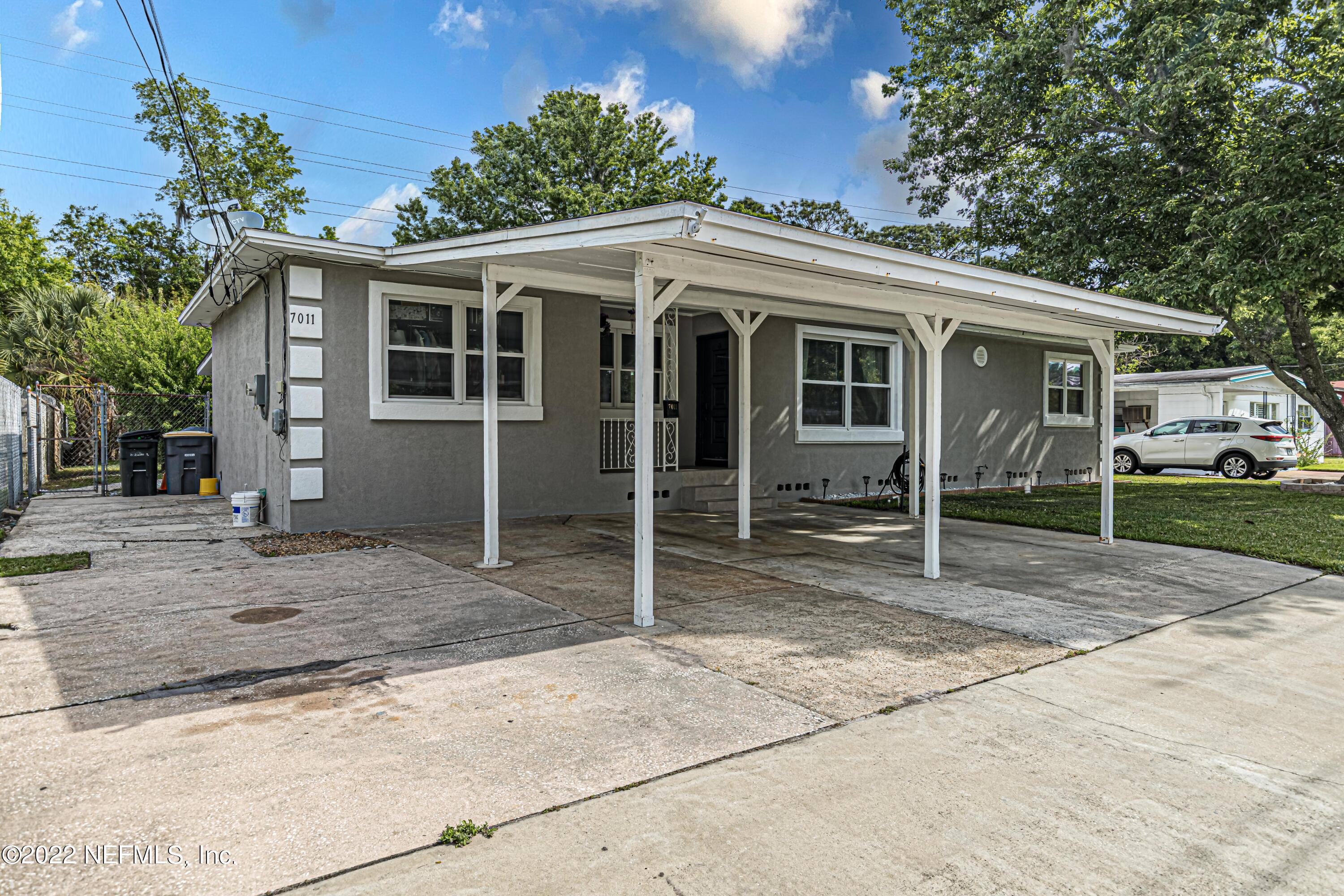 7011 Sans Souci Road Jacksonville, FL 32216 - Photo 3 of 37 3-Car port