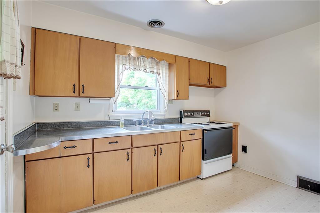 1906 Sandy Hill Road Irwin, PA 15642 - Photo 7 of 23 Gallery Image 7