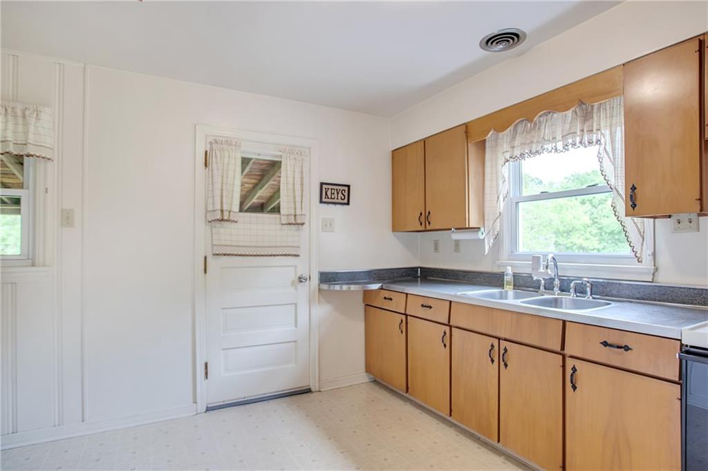1906 Sandy Hill Road Irwin, PA 15642 - Photo 8 of 23 Gallery Image 8