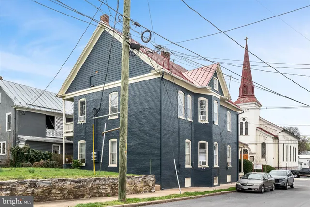 $1,300 | 402 South Loudoun Street, Winchester, VA 22601