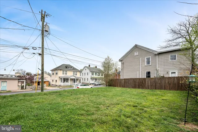 $1,300 | 402 South Loudoun Street, Winchester, VA 22601