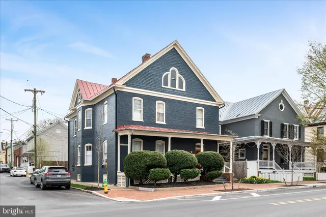 $1,300 | 402 South Loudoun Street, Winchester, VA 22601