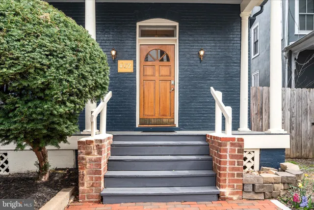 $1,300 | 402 South Loudoun Street, Winchester, VA 22601