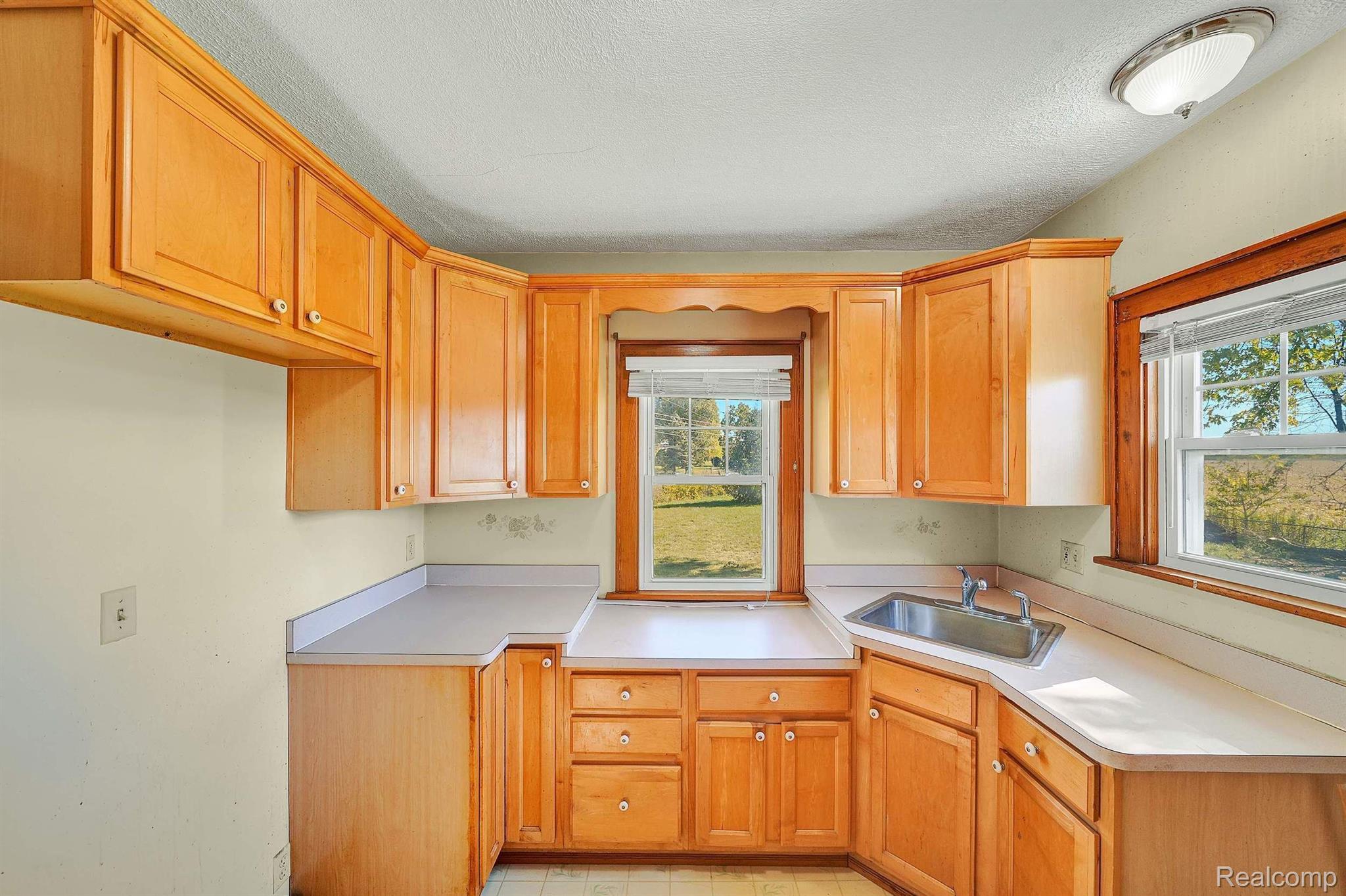 1883 Stewart Road Monroe, MI 48162 - Photo 11 of 44 Kitchen