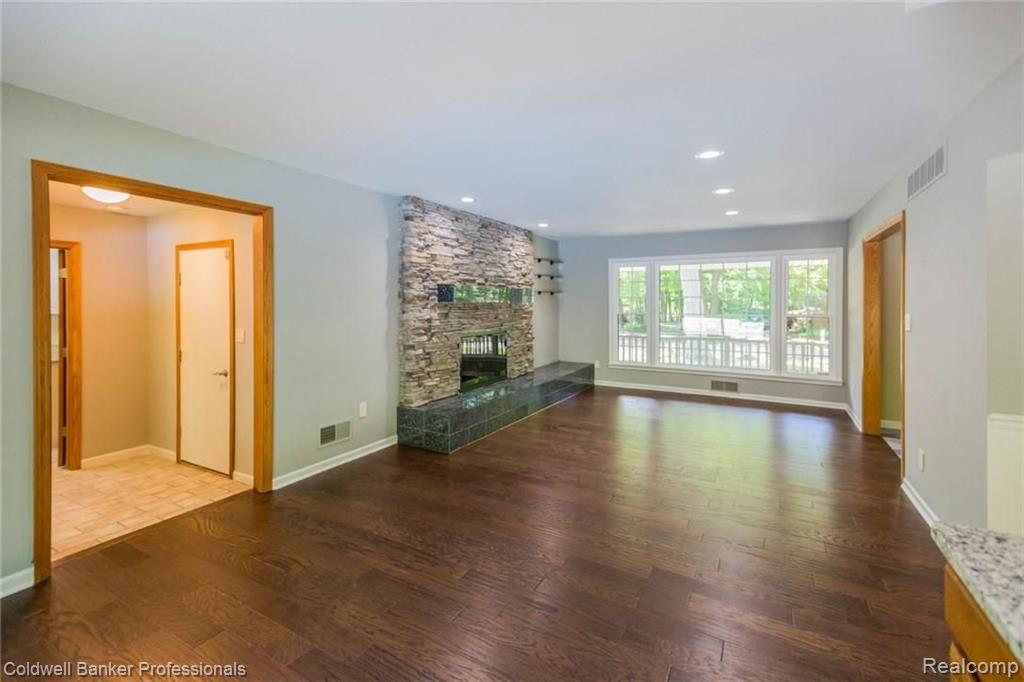 29075 Summerwood Road Farmington, MI 48334 - Photo 4 of 41