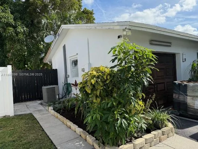a view of a back yard of the house