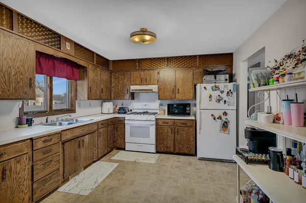 $490,000 | 726 Hassan Street Southeast, Hutchinson, MN 55350