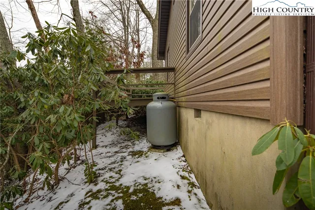 a car parked in front of a white house
