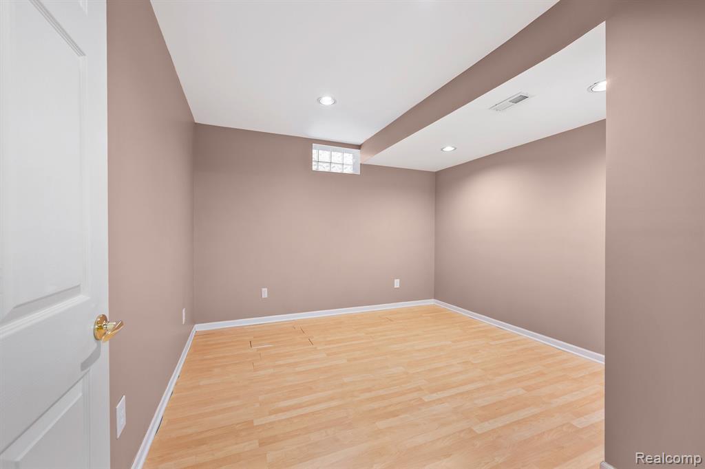 1384 Lakeview Drive Rochester Hills, MI 48306 - Photo 54 of 65