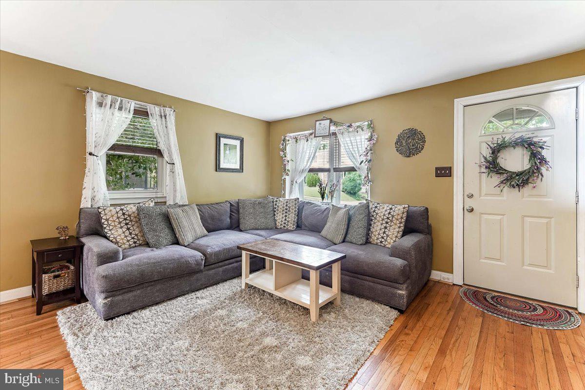 4010 Marshall Road Drexel Hill, PA 19026 - Photo 5 of 27 Living Area